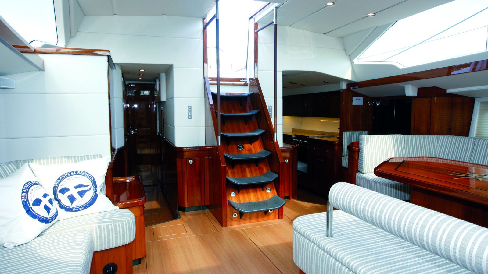 Yacht Innenausbau Eingangsbereich