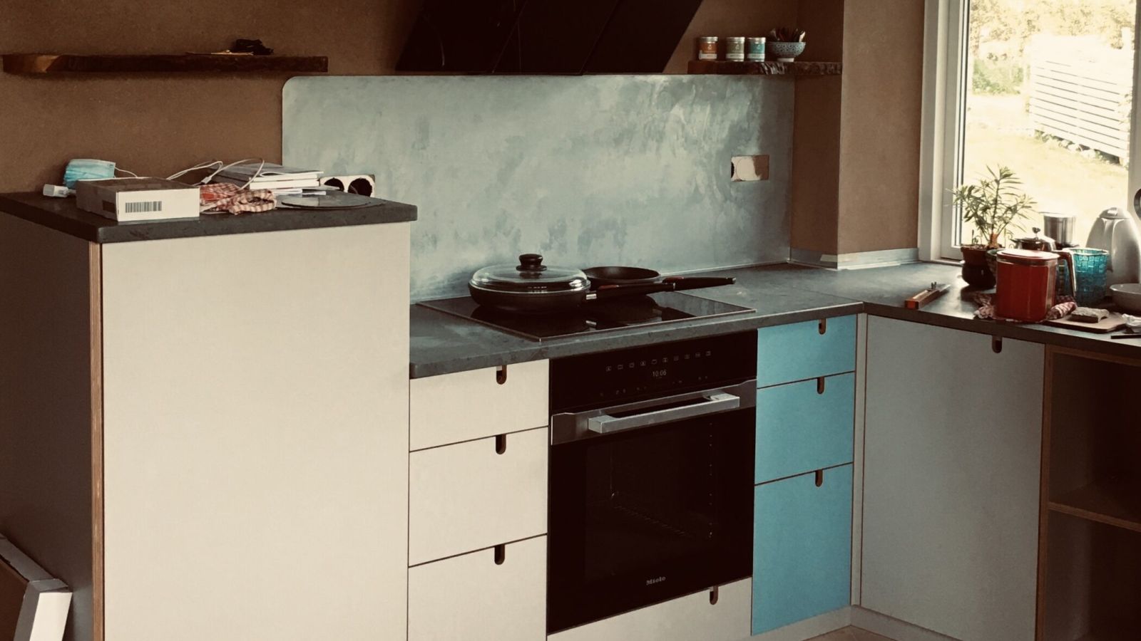 Küche Lehm Zink Grau